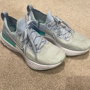 Nike Women’s Flyknit size 6.5